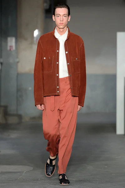 Look 10